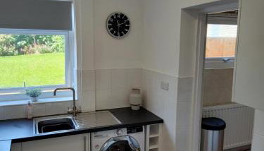 Jarvis Drive 3 Bed contractor house In melton Mowbray with parking - Foto 2