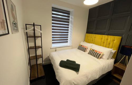 Modern & retro two bedroom apartment in Barnsley - Foto 13