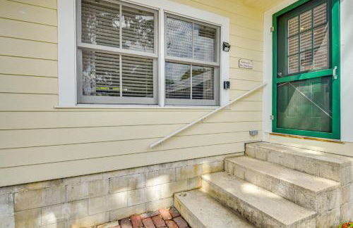 1 Block to Crescent Lake Charming Home with Porch! - Foto 22