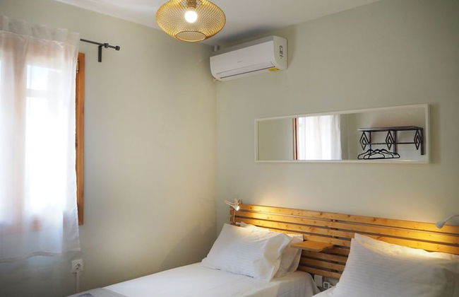 2 Apartments Sharing Garden and Pool - Photo 3