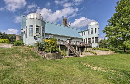 Luxe Barndominium with Home Gym, Theater, and More! - Foto 1