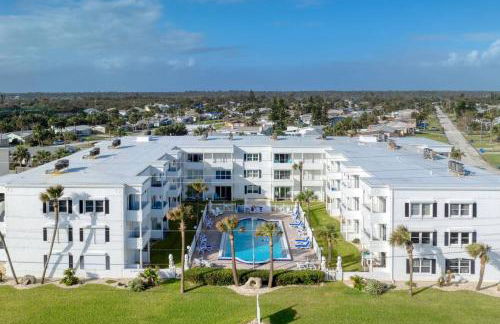 Oceanfront Elysium with a pool - Photo 39