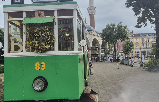 Feel the City: Insider Walking Tour of Sofia With a Local Expert Guide - Foto 2