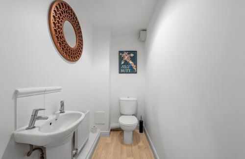 Luxury 5 Bed House - Free Parking - Perfect For Contractors & Families - Foto 31