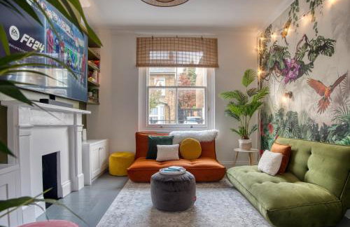 London Acton - hot tub, cinema, games & arcade - Foto 3