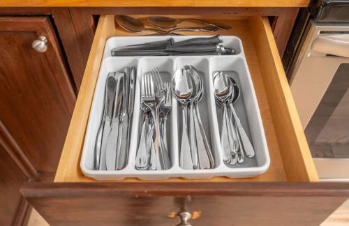 Modern 3-BR Townhome w Private Backyard Near RTP - Foto 48