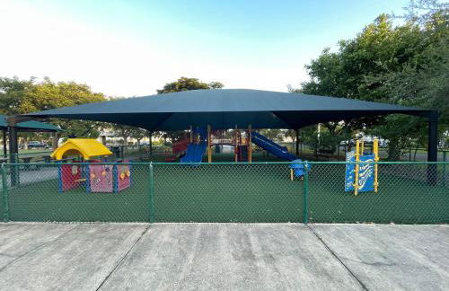 Luxury Home with Heated Pool close to beaches - Foto 50