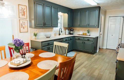 Dahlonega Escape, Wineries, Game Room, Hiking - Photo 6