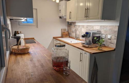 Modern bungalow with direct lake access and fireplace - Photo 13