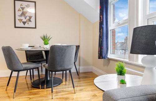 Lovely 4-BR Home In Leyton - Sleeps 14, Near Tube, Arcade, 100inchTV - Foto 64