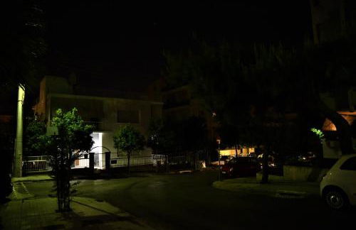 Zefyros Super Cool Apartments next to Alimos Riviera - Foto 16