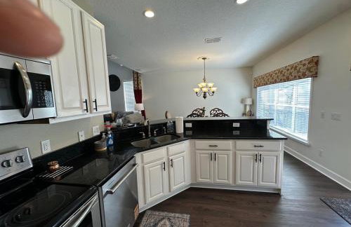 An Incredible Vacation Home with Saltwater Pool! - Foto 15