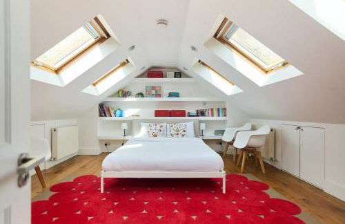 The Clapham Crib - Spacious 4BDR House with Patio - Photo 25