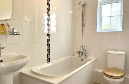 Comfortable 3 bedroomed house in Bicester - Photo 1