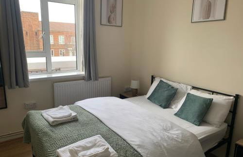 Vauxhall Central - Spacious 3-Bed Serviced Apartment- Balcony-Free Parking - Lift - Sleeps 7 - Foto 8