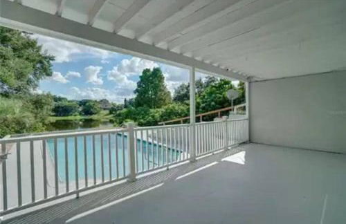 Stylish Lake home with HUGE POOL, Arcade with PS5,and Theater Just 5 min from Legoland - Foto 40