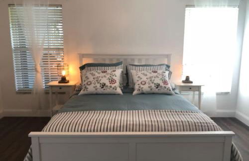 Beautiful Home across the street from Lake June! - Foto 26