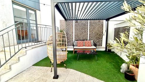 Private Terrace at Flores Street - Photo 2