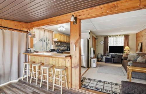 Pocono cabin with hot tub and private pool at Shawnee Mtn - Foto 49