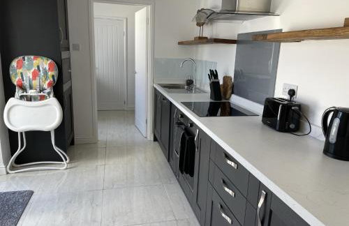 The Little Seahorse - Newly Renovated Cottage 5mins Walk The Beach with Hot Tub - Photo 12