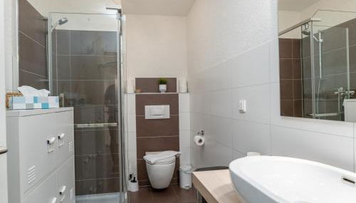 Riesling Appartement for 2 - 4 People - Billiards - Balcony with Mosel View - Parking - Wine Barrel Bar - Fully Equipped Kitchen - Netflix - WaipuTV - 3 km from Cochem - Foto 4, Shower