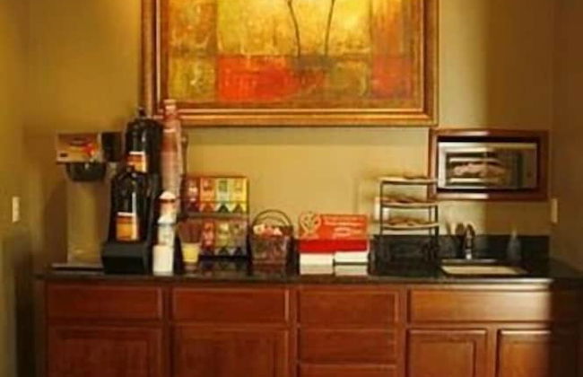 Stratford Suites - Photo 13