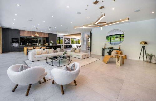 Luxury 6BR Beverly Hills Villa with Pool and Views - Photo 52