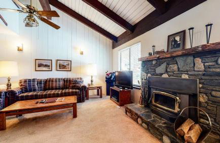 Discover 4 - Photo 1