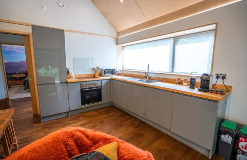 Lavender Lodge 1BR with Hot Tub near Black Mountain - Foto 16