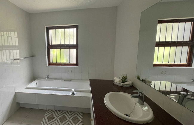 3 Bedroom Apartment in the Heart of Sandton - Photo 23