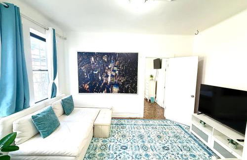 7-14 mins to Times Square, Rare unit! - Foto 1