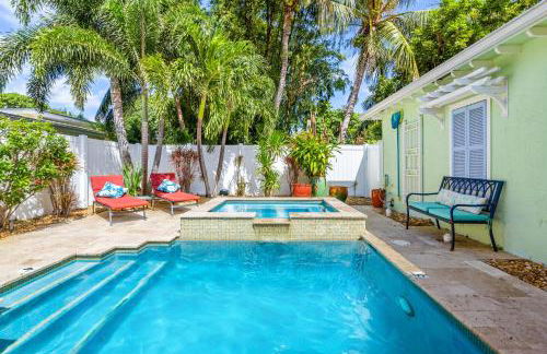 Walk to The Ave- Heated Pool, Spa, Golden Tee and Putting Green - mins to Beach- by Maven Vacation Rentals - Foto 3