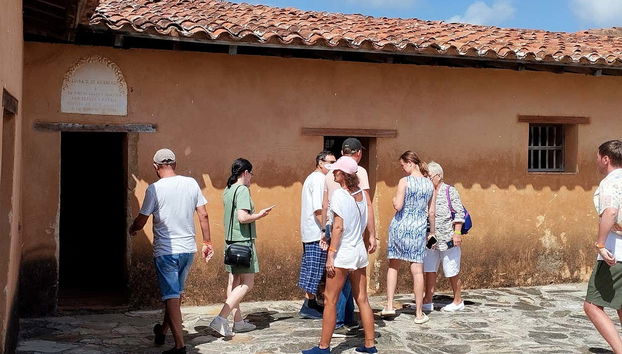 Visiteurs au château de Santa Rosa