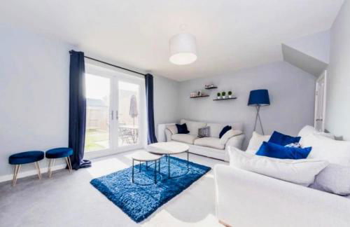 Spacious Townhouse for Contractors and Families - Photo 10