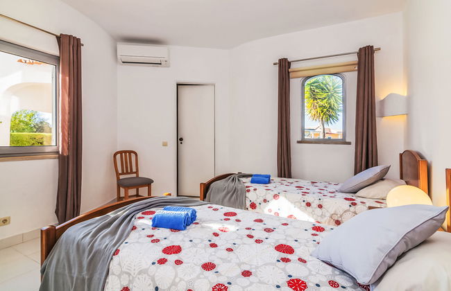 Arribas Villa - Photo 17