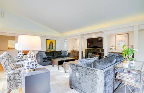 The White Elephant Inn Getaway with Pool and Hot Tub! - Foto 3