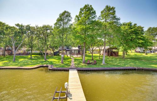 Live Lake Life! Enchanted Oaks Gem with Private Dock - Foto 37