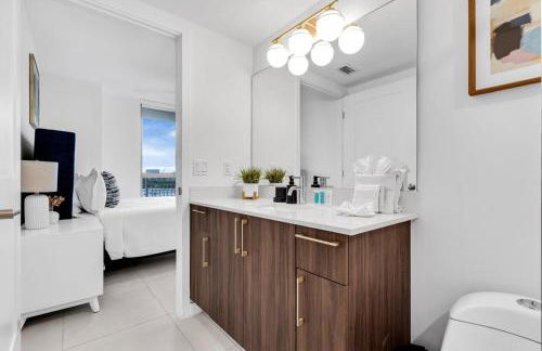 Brickell Border 3BR by Untitled Stay - Photo 21