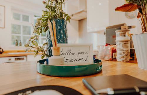 NovaCrest - Stylish 3 Bedroom with Parking - Sleeps 5 - Foto 17