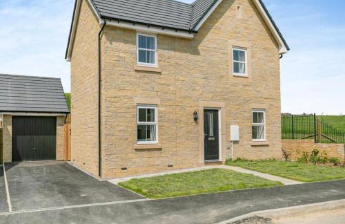 The Neal's 4 Bedroom House in Buxton Sleeps 8 - Photo 1