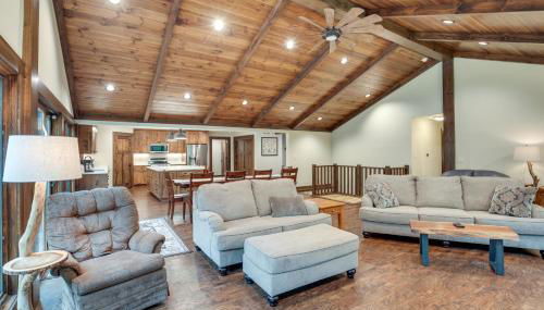 Impressive Presque Isle Lake House with Water Access - Foto 4