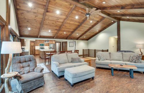 Impressive Presque Isle Lake House with Water Access - Foto 4