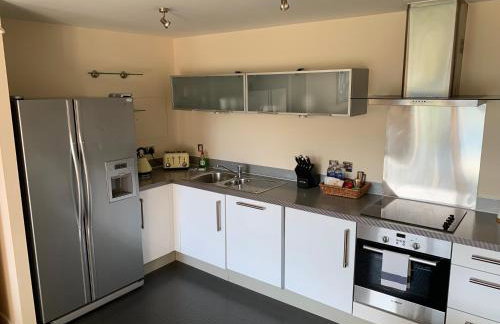 iSTAY APARTMENTS at VIZION - Fully Equipped Modern Serviced Apartments with Balconies, Superfast Broadband, Free Allocated Parking Space, 24h Security, Rooftop Gardens, Located in Central MK - Photo 27