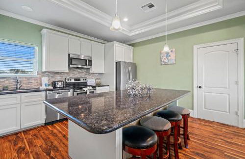 Charming Beachside Retreat: Steps from the Sand and Surf - Foto 11