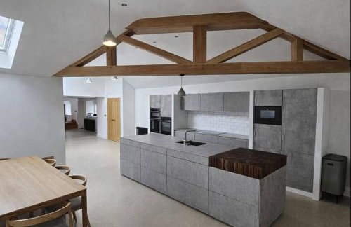 Bridge House Modern Comfort in Historic Stone - Foto 1