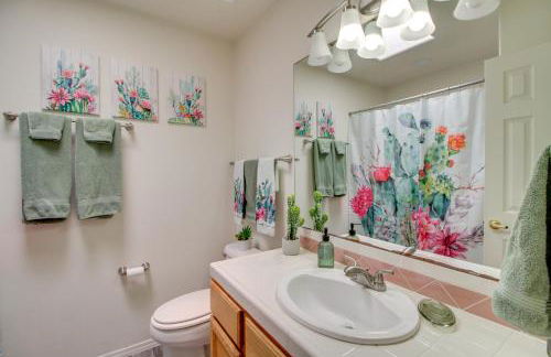 Explore ABQ and Rancho Rio Family Home with Patios! - Foto 17