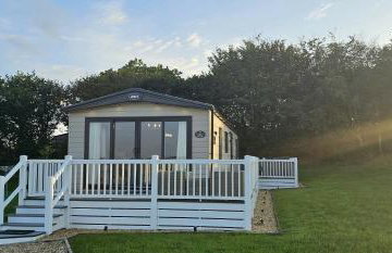 Hot Tub Lodge Cornwall - Meadow Lakes Holiday Park - Foto 8