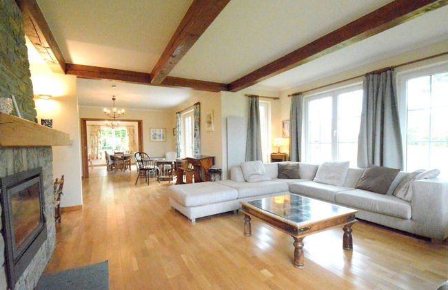 Spacious Villa Near Lesse - Photo 1