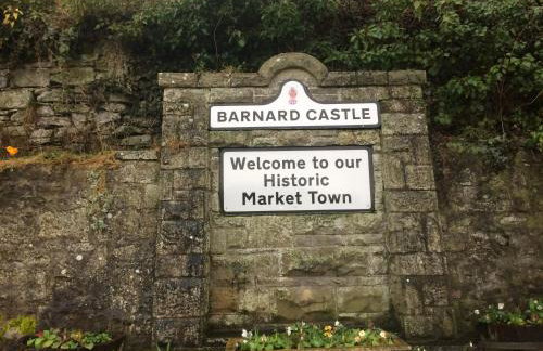 40 Newgate Barnard Castle -Central Location - Court Yard - Dog Friendly - Sleeps 7 - Wood Burner - Complimentary Logs & Wine - Smart TV - Foto 3