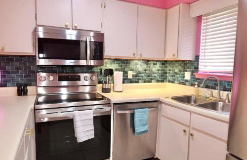 Pink Dream House - 2BR, Pools, Patios, & Walk to Ocean in Panama City Beach - Foto 19